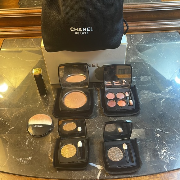 Chanel Make Up with Sleeves and Lip Stick and Chanel Make Up Pouch With Gift Box - Picture 7 of 12